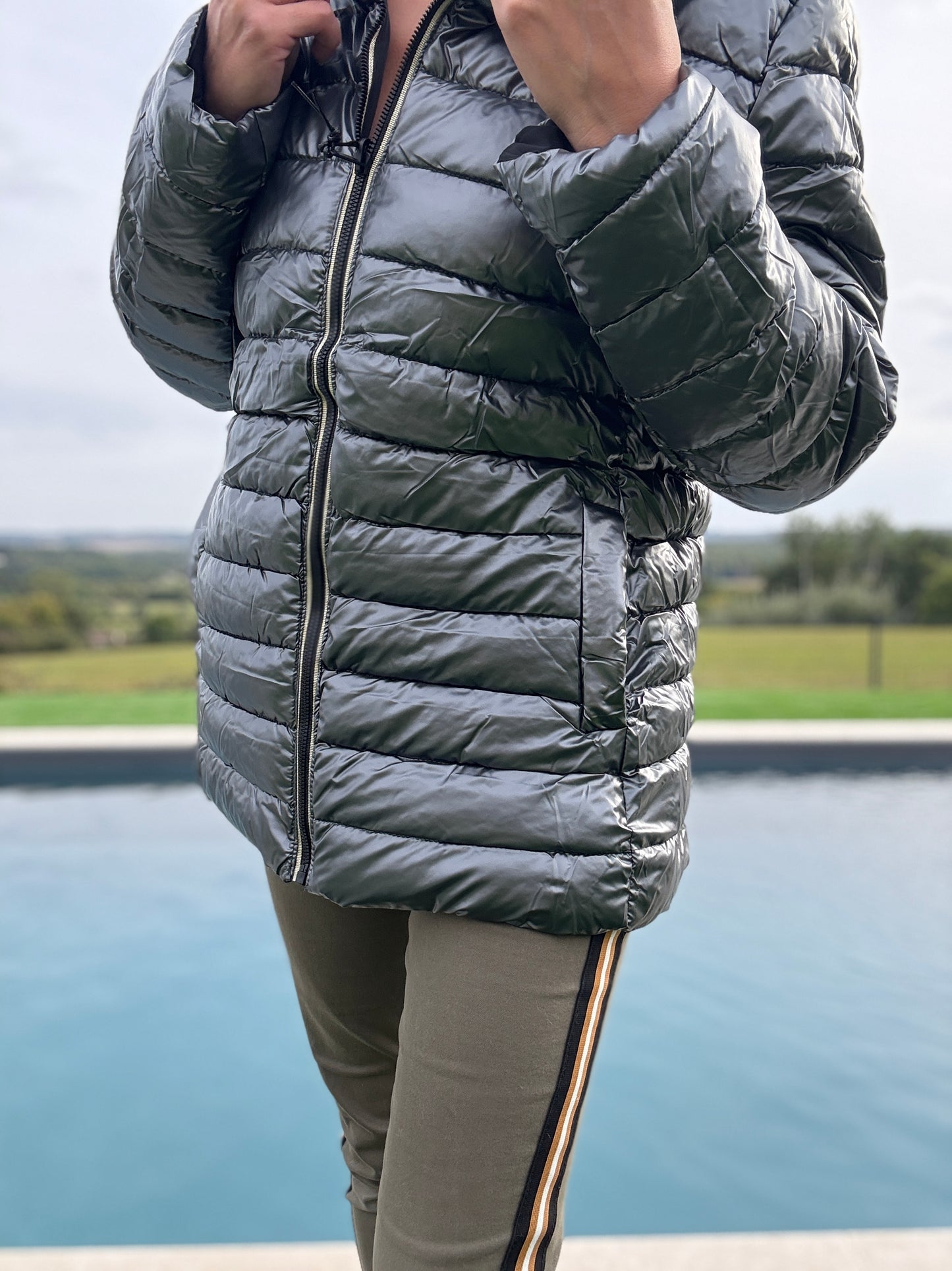 Melya Melody - Manteau court noir réversible et imperméable matelassé argenté brillant