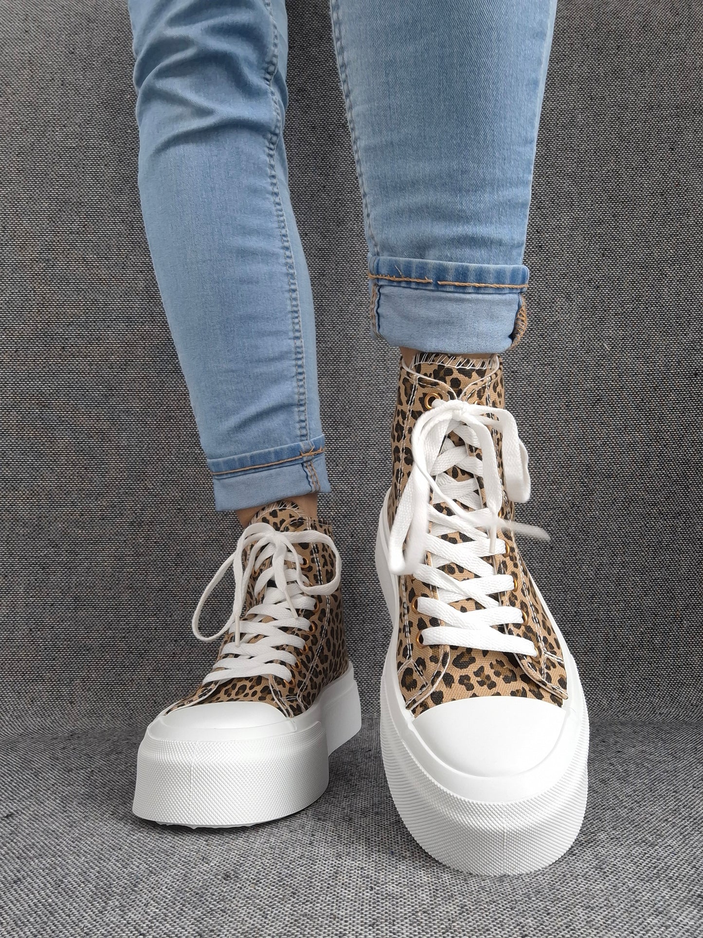 Chaussures baskets hautes en tissu toile leopard marron beige semelles compensées