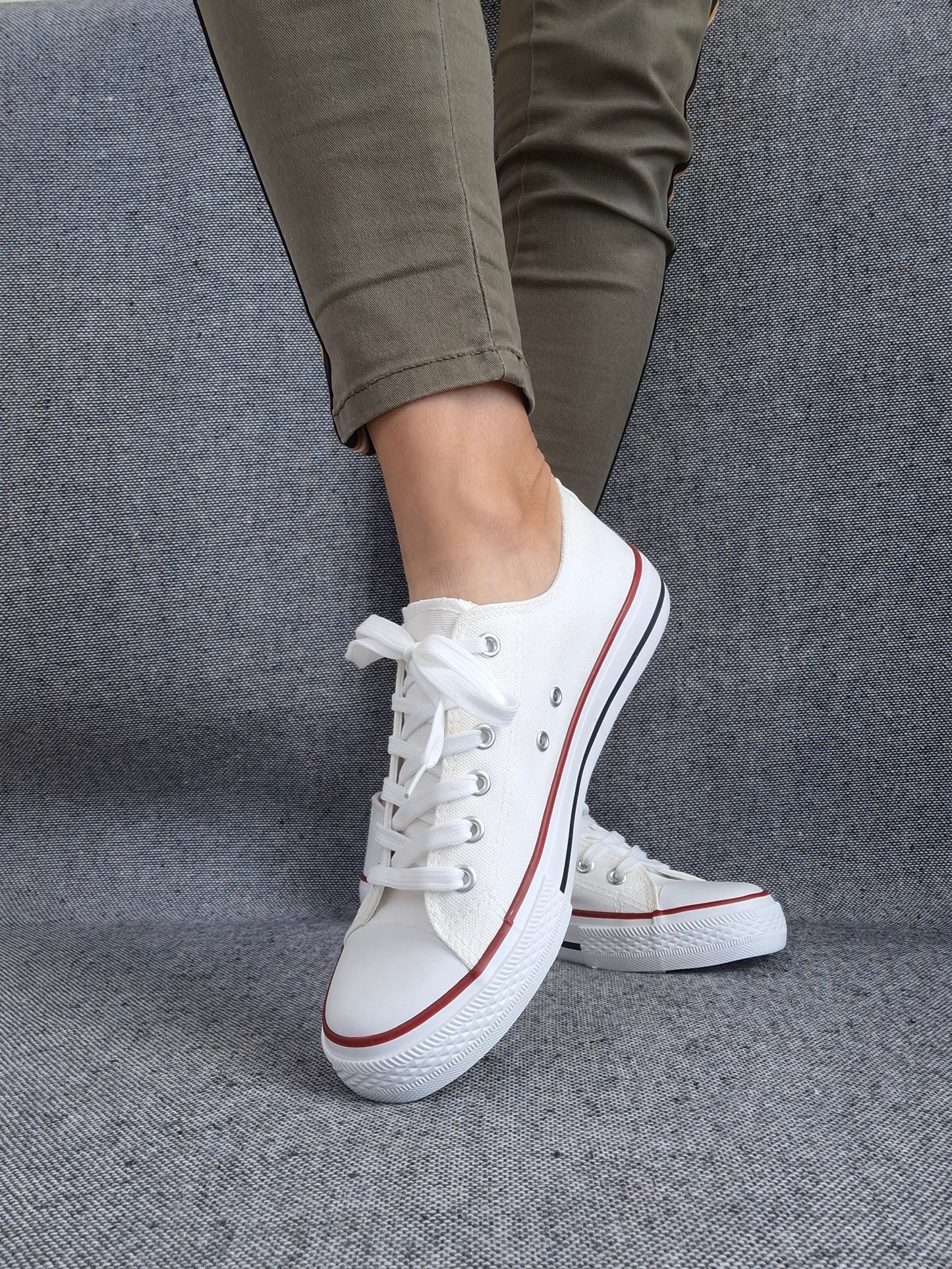 Chaussures baskets basses toile blanche style converse