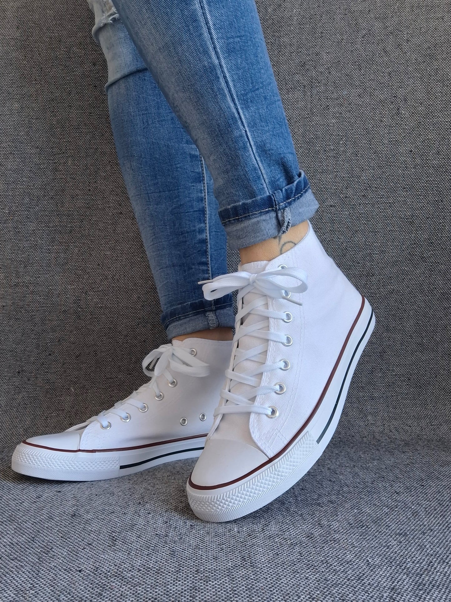 Chaussures baskets hautes toile blanche style converse