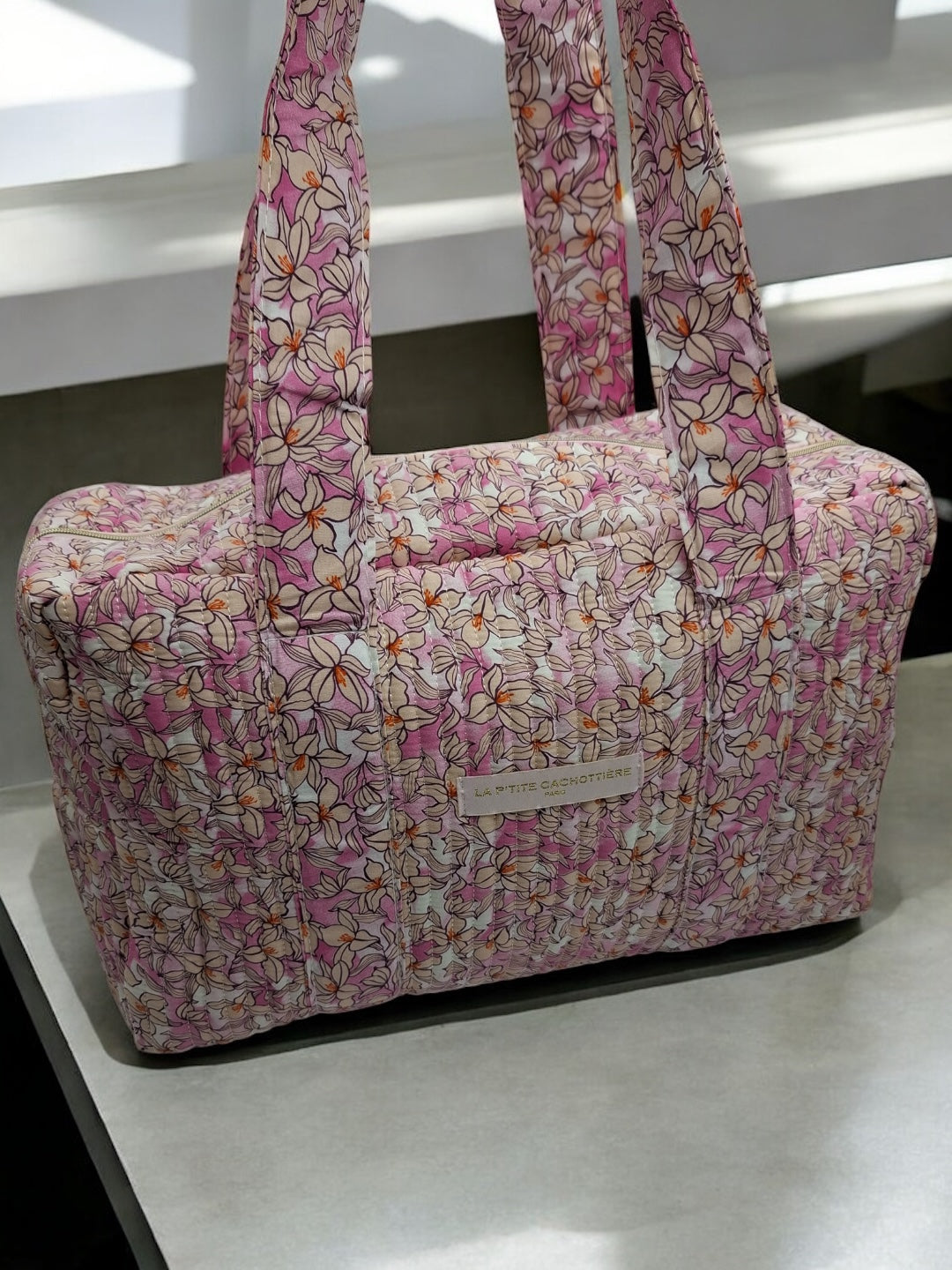 Sac week-end polochon en coton matelassé rose liberty fleuri rose et taupe
