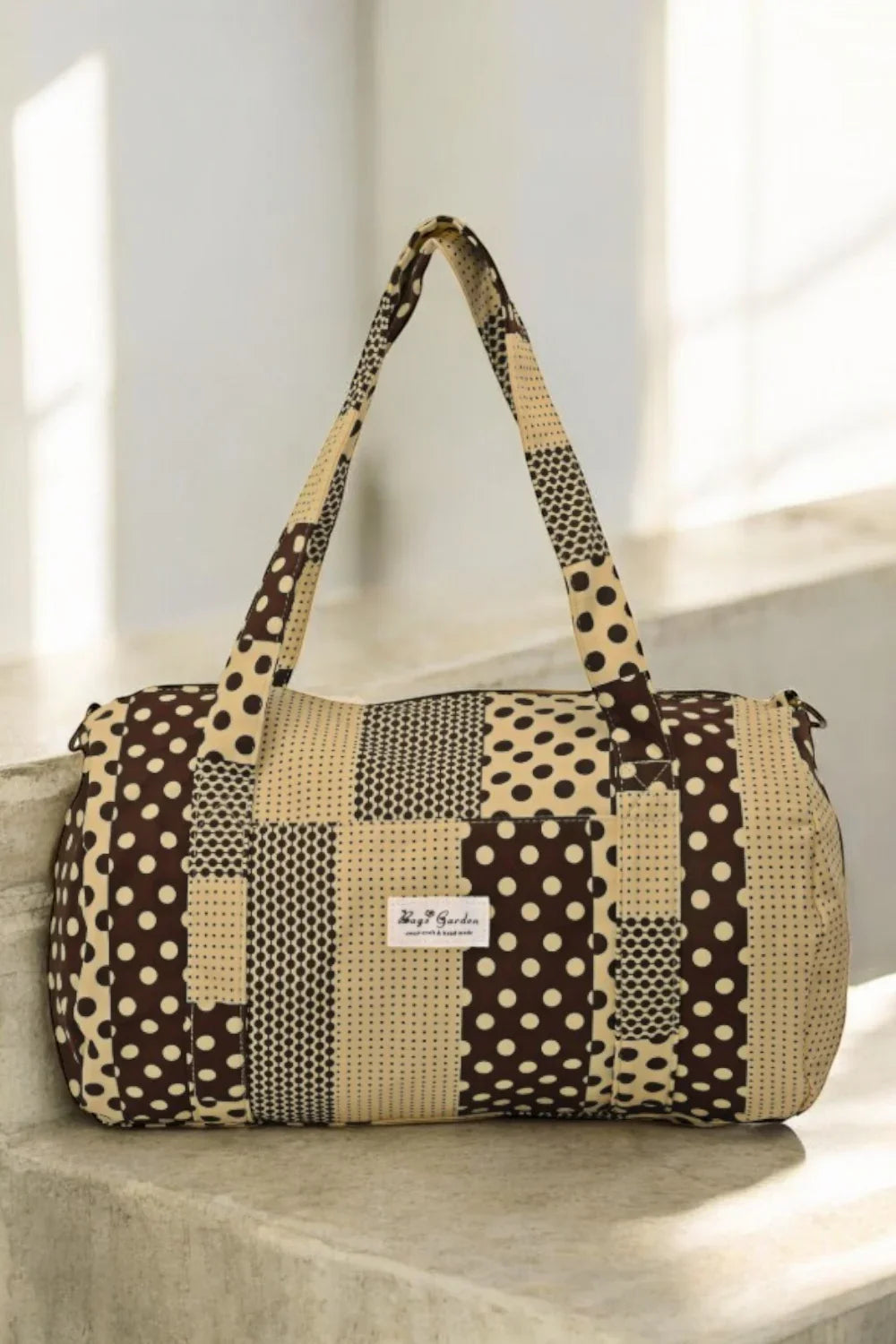 Sac polochon week end de voyage en tissu coton patchwork motifs à pois marron et taupe