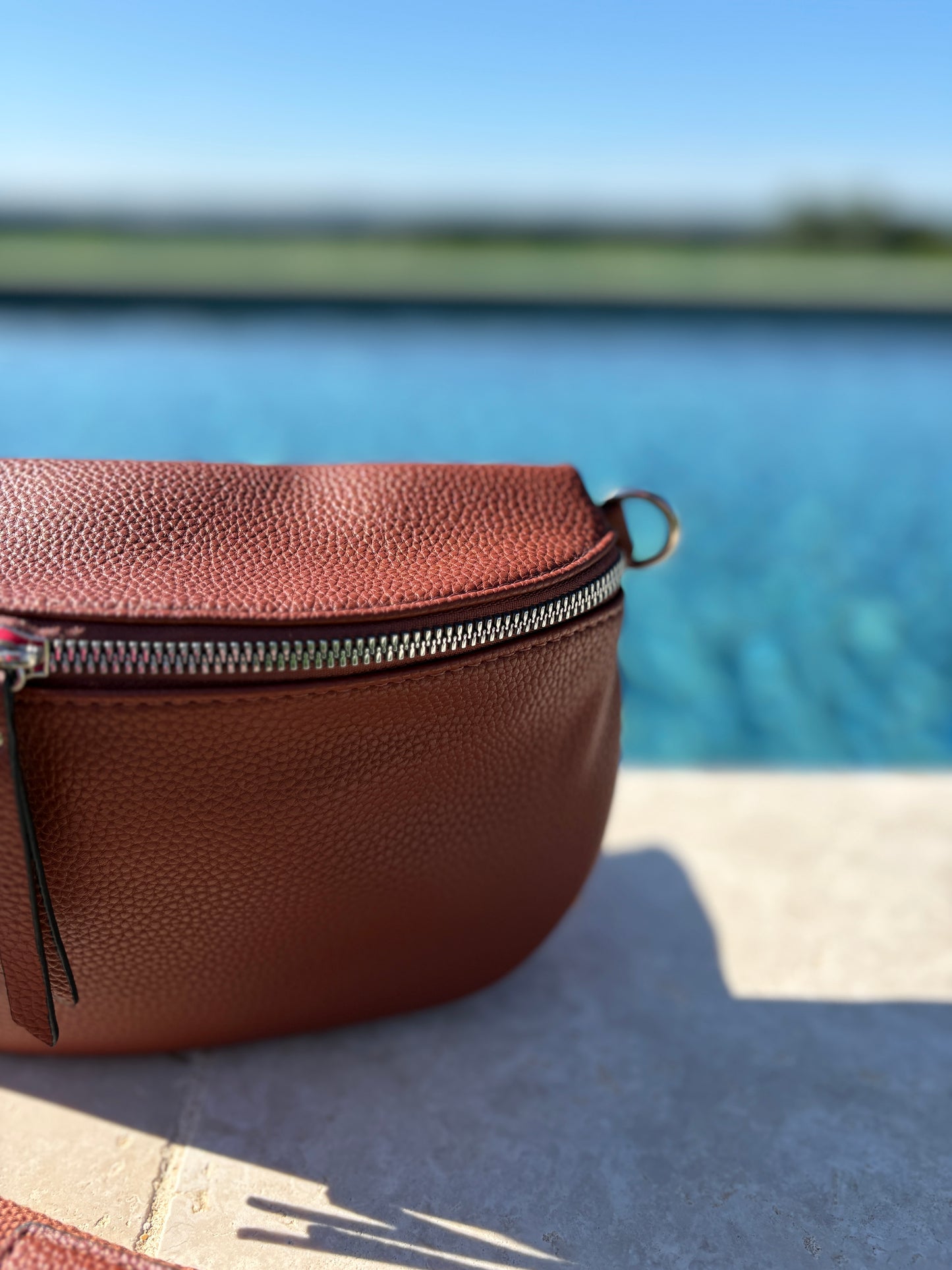 Sac banane simili cuir marron double fermeture