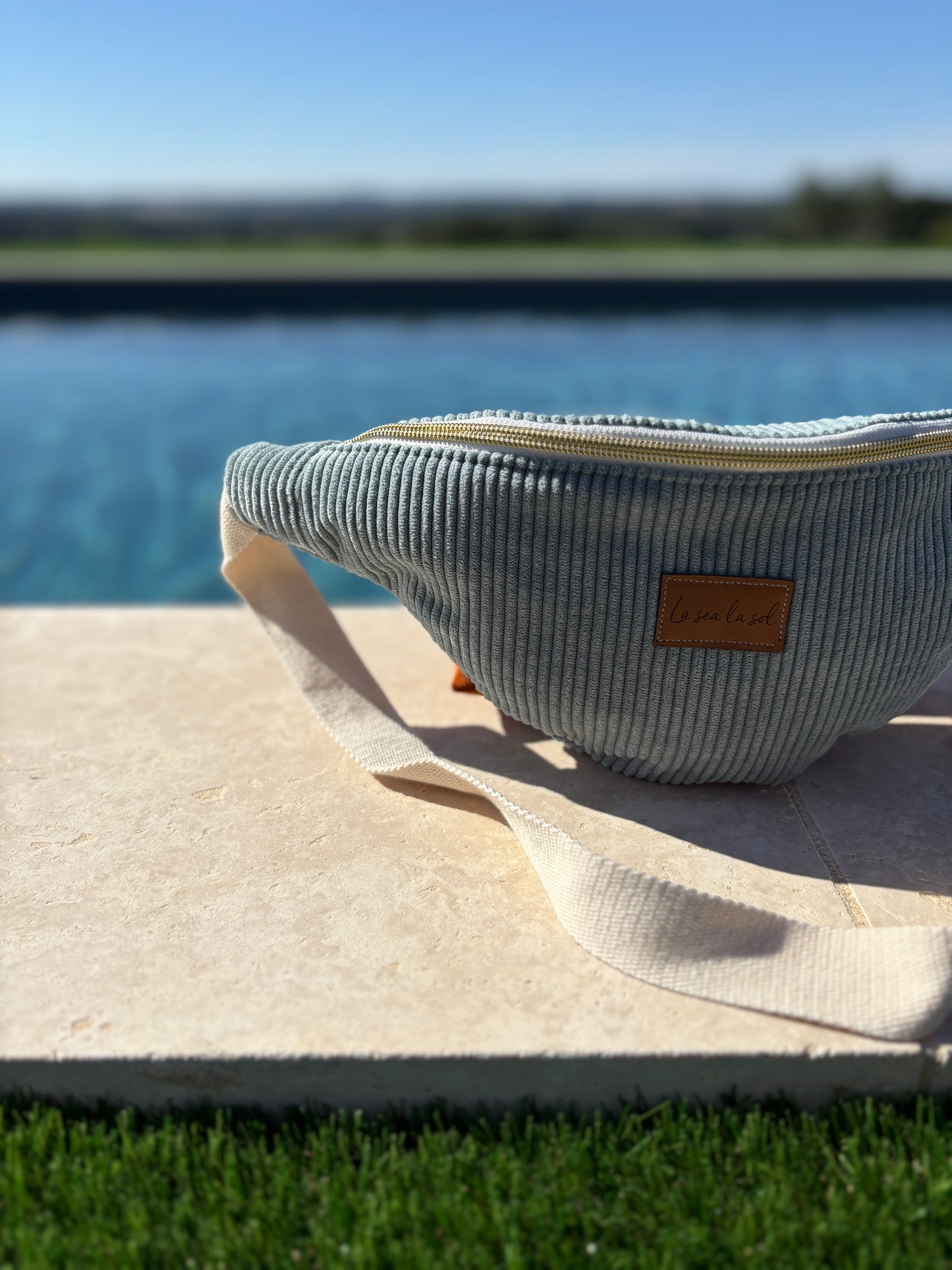 Sac banane tout velours cotelé bleu clair fait main