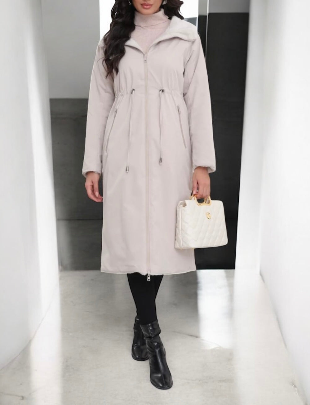 Melya Melody - Manteau long réversible blanc crème fausse fourrure avec capuche et cordons de serrage à la taille