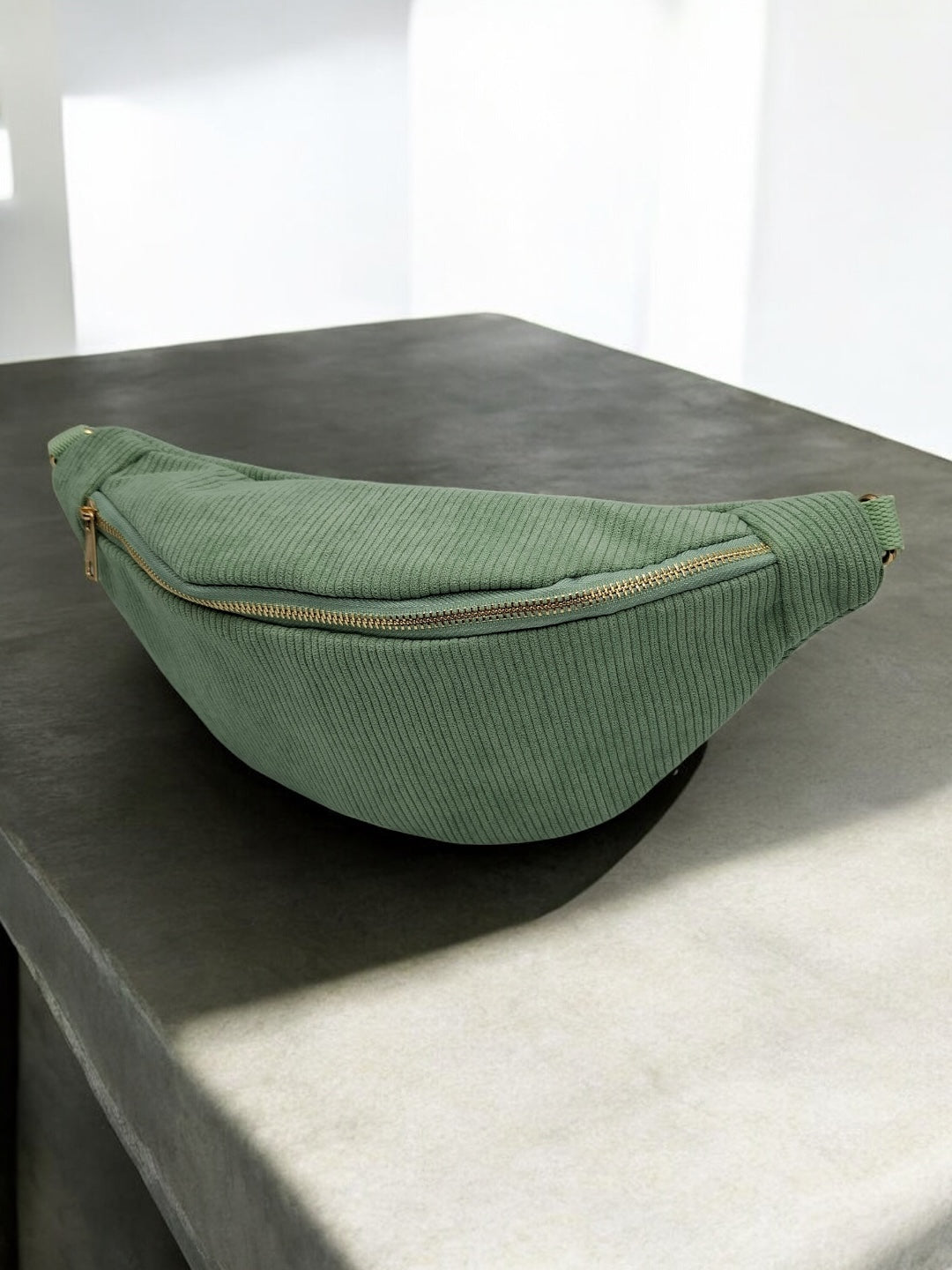 Sac banane velours cotelé vert d’eau