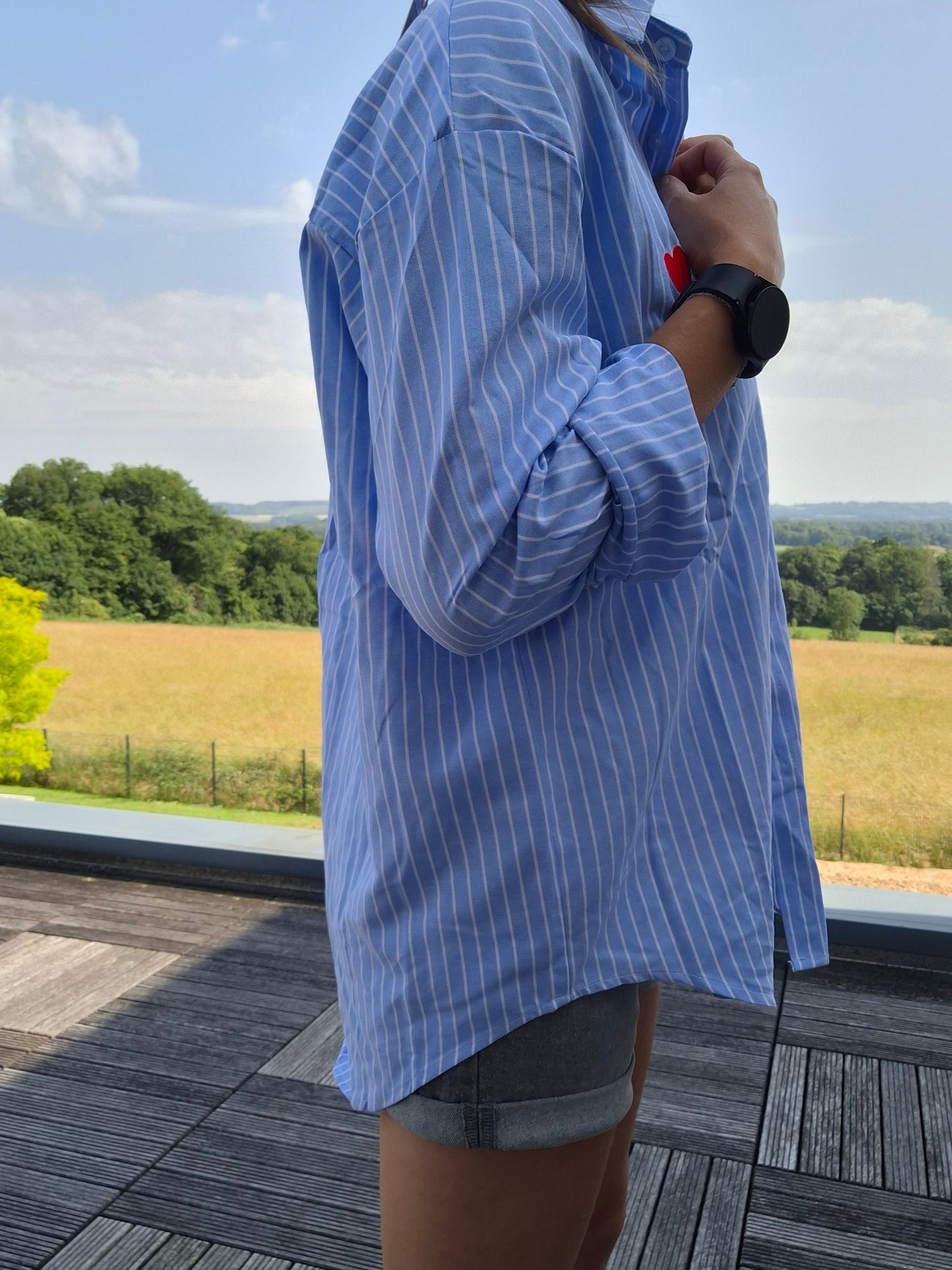 Chemise coton manches longues rayée bleue avec un cœur rouge
