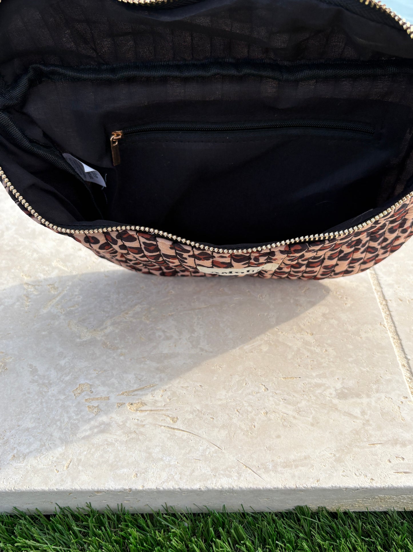 Sac banane tissu coton matelassé imprimé léopard beige marron noir