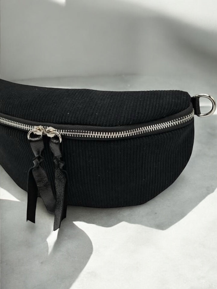 Sac banane en velours côtelé noir doubles curseurs en cuir