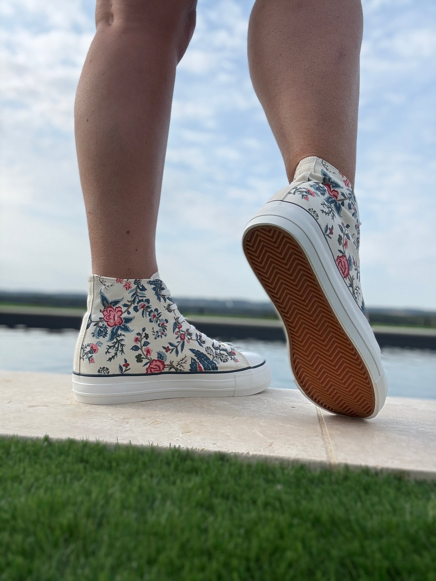 Chaussures baskets hautes en toile motif liberty floral style converse