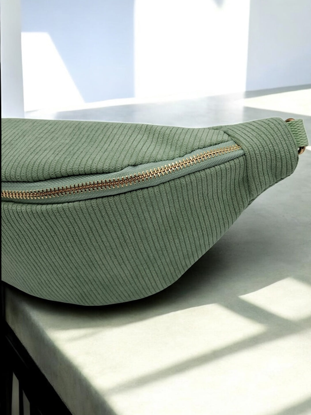 Sac banane velours cotelé vert d’eau