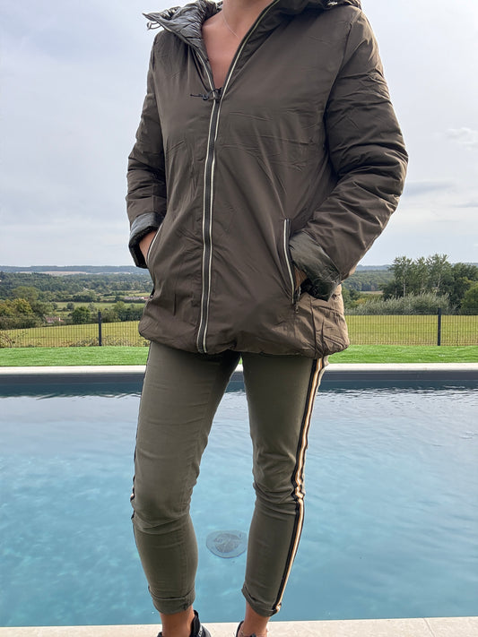 Melya Melody - Manteau court marron/kaki réversible et imperméable matelassé kaki brillant