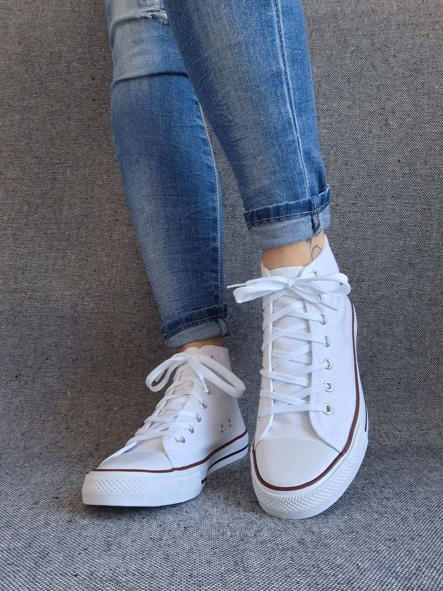 Chaussures baskets hautes toile blanche style converse