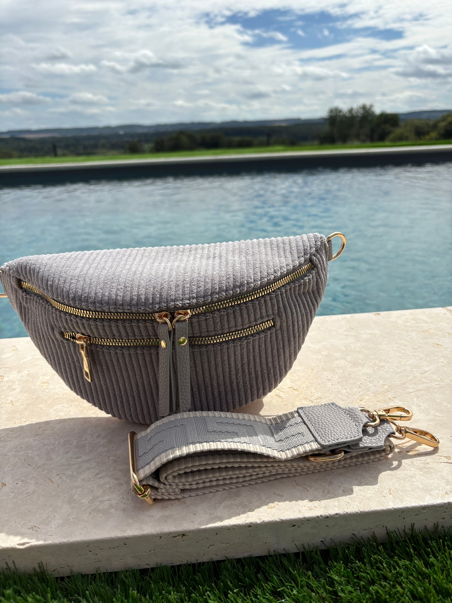 Sac banane velours côtelé 2 poches gris sangle fantaisie