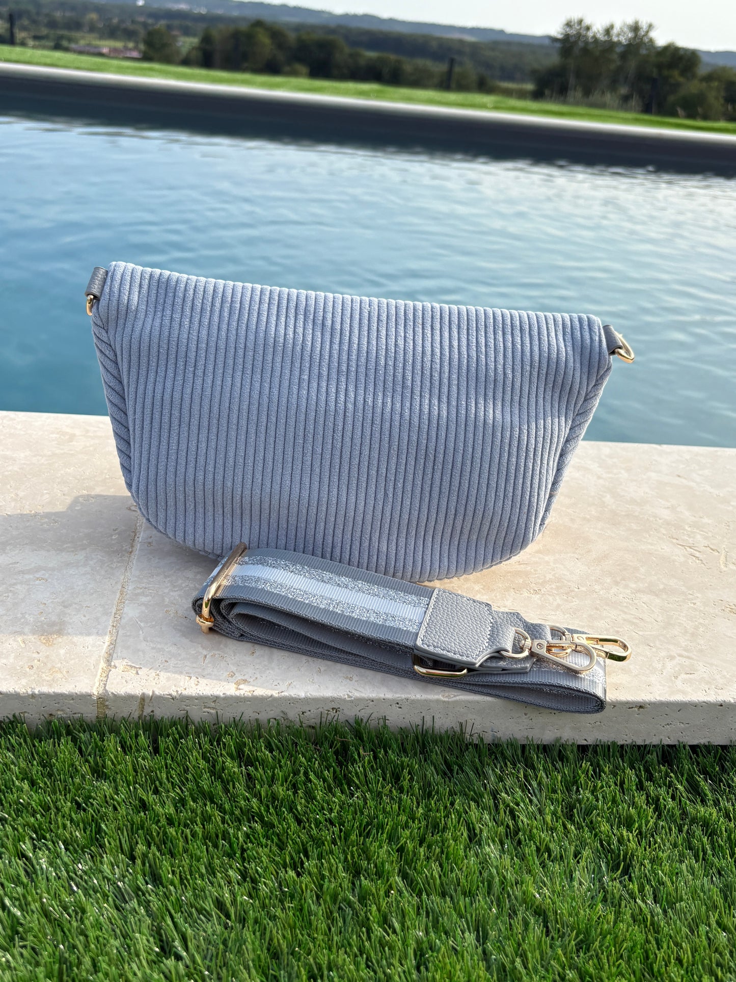 Sac banane XL velours côtelé 2 poches bleu ciel sangle fantaisie