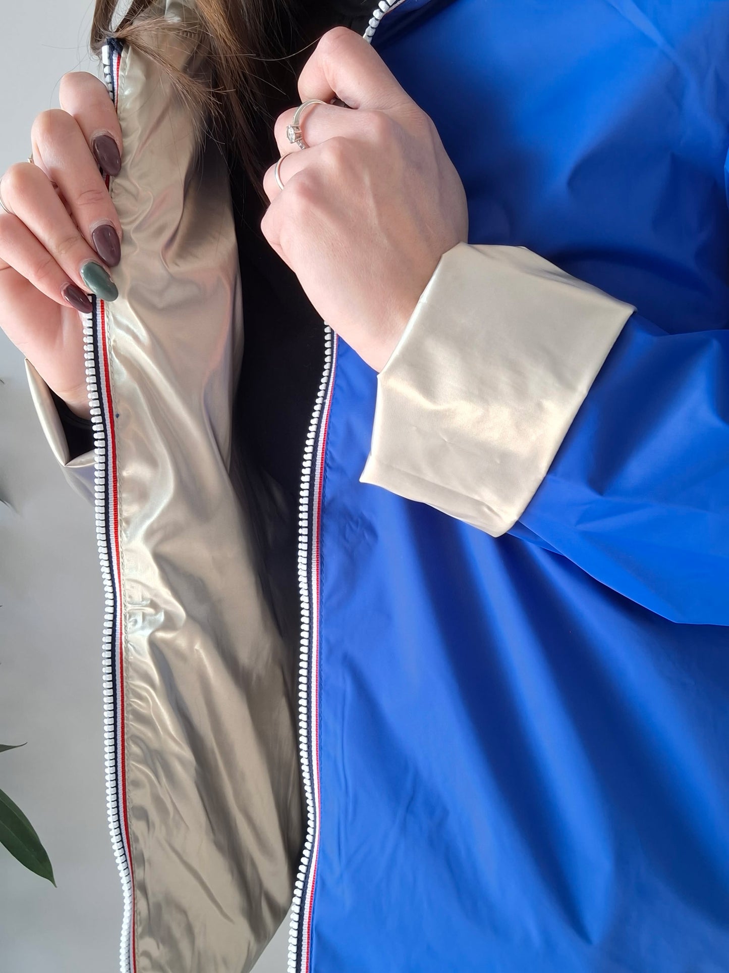 Laura Jo - Imperméable réversible court sans garnissage ouate couleur bleu électrique doré