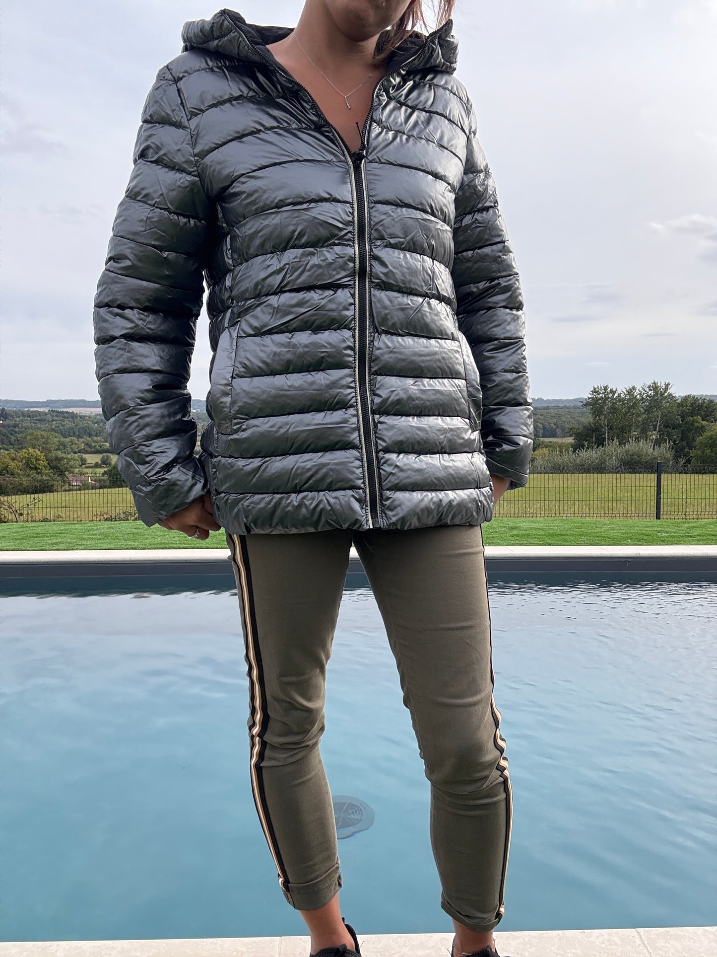 Melya Melody - Manteau court noir réversible et imperméable matelassé argenté brillant