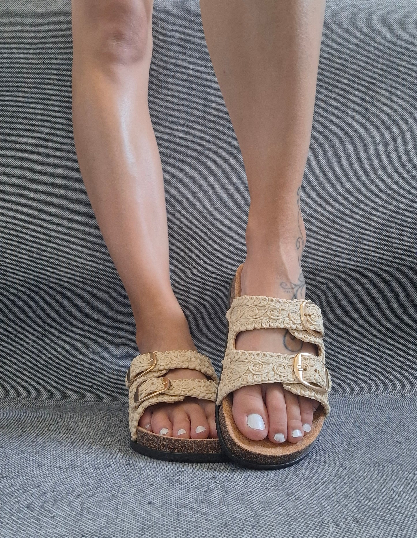 Chaussures sandales 2 brides effet paille beige avec boucles style Birk