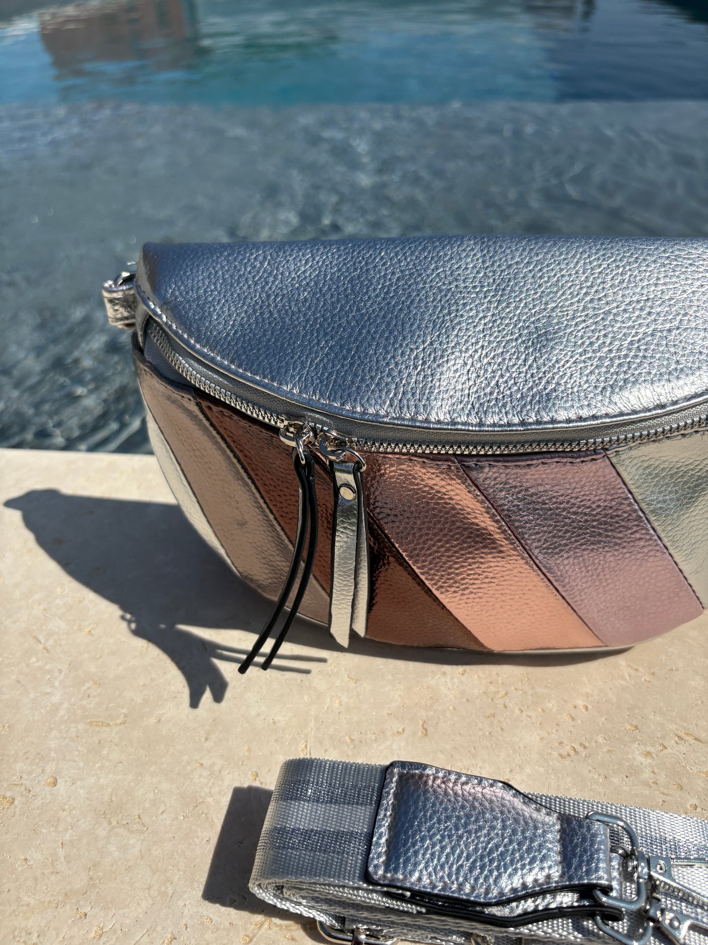 Sac banane simili cuir blanc argenté rosé