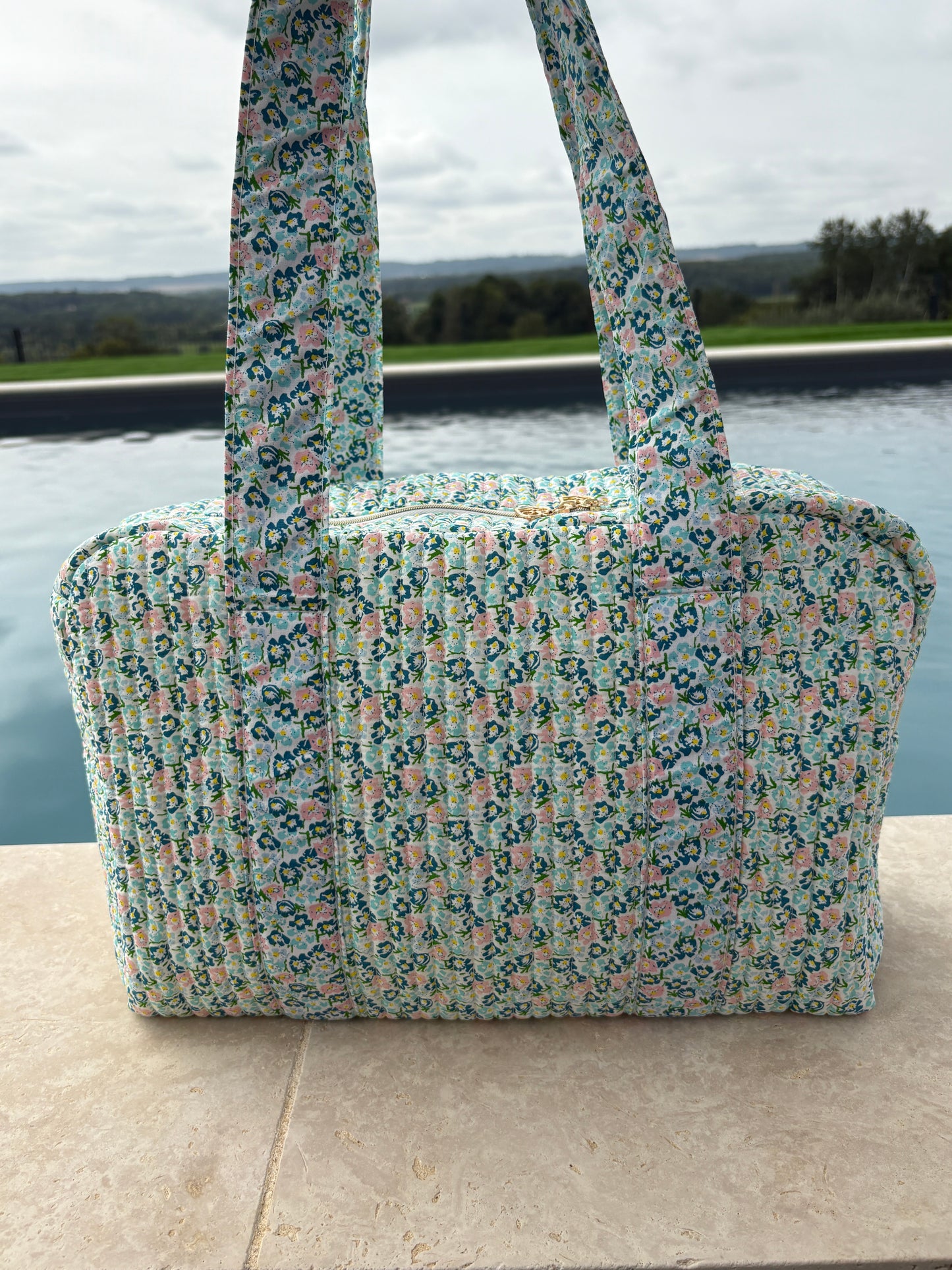 Sac week-end polochon en coton matelassé liberty fleuri bleu turquoise et touches orange