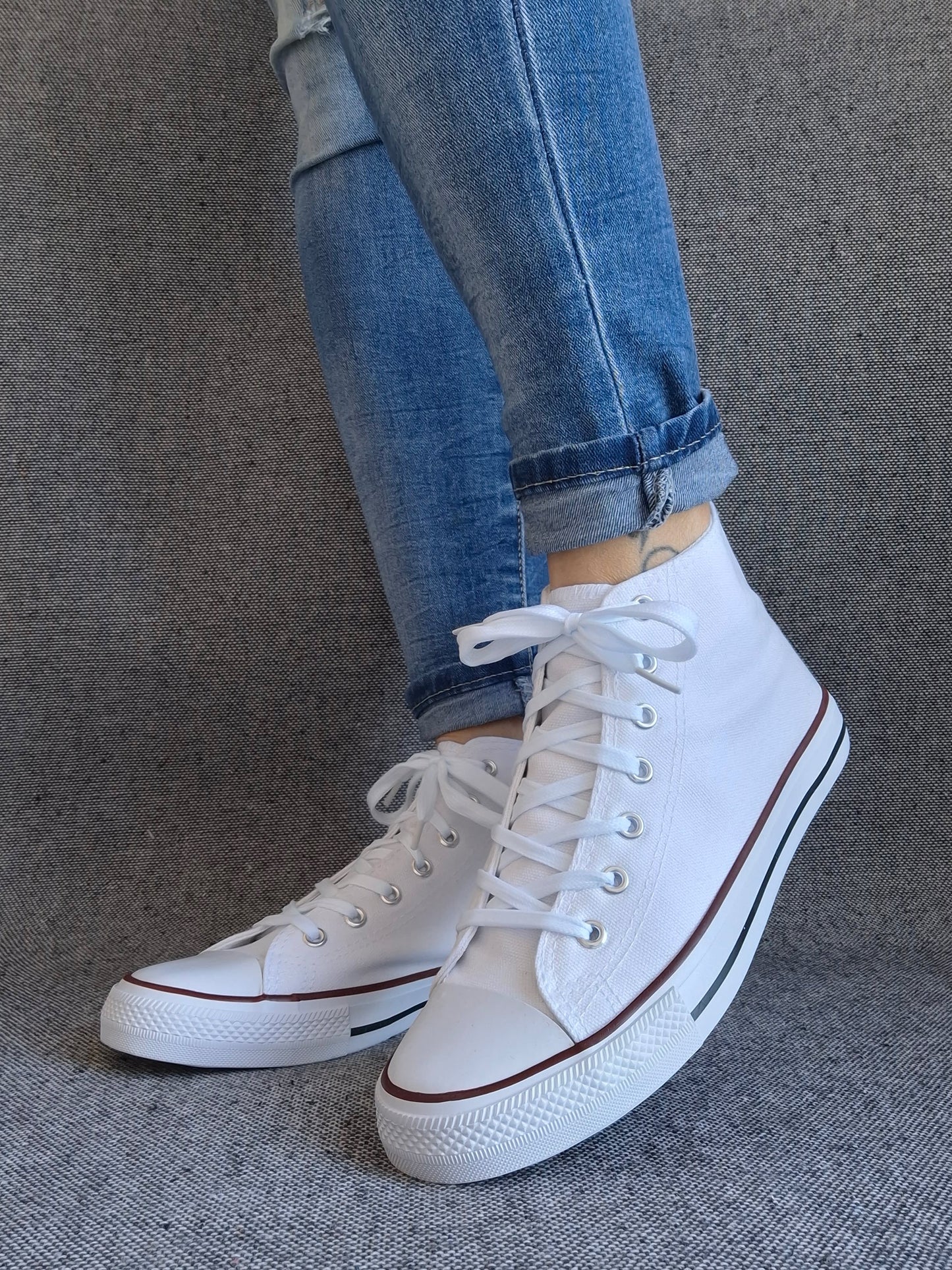 Chaussures baskets hautes toile blanche style converse