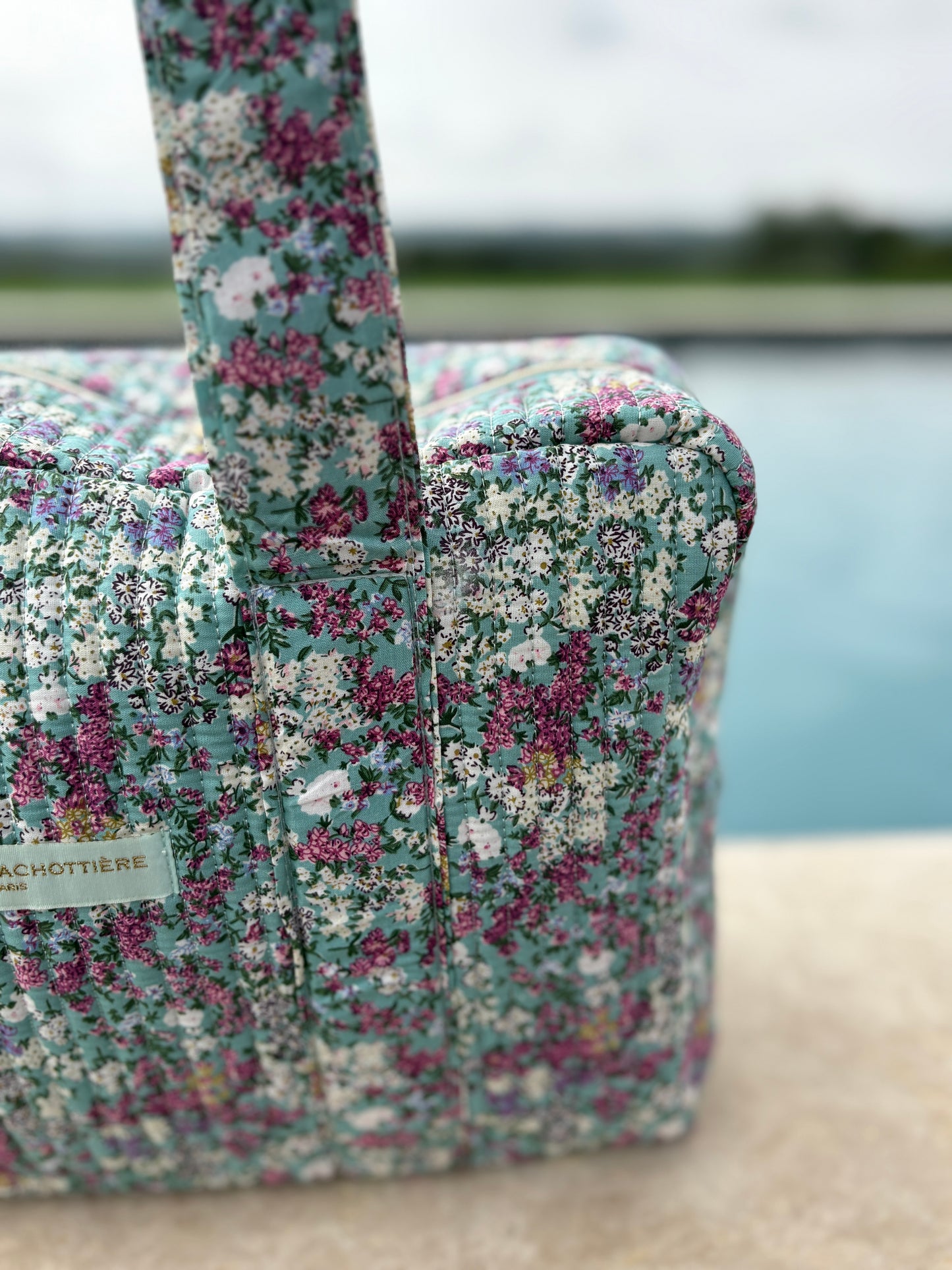 Sac week-end polochon en coton matelassé multicolore liberty fleuri rouge et blanc