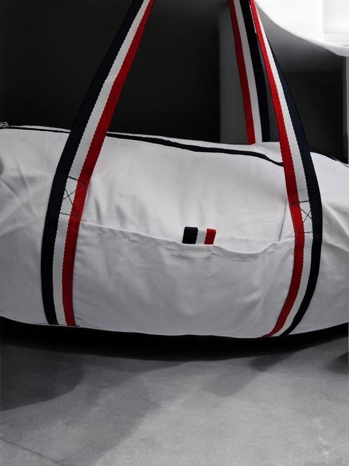 Sac polochon en tissu coton blanc détails rayés tricolores
