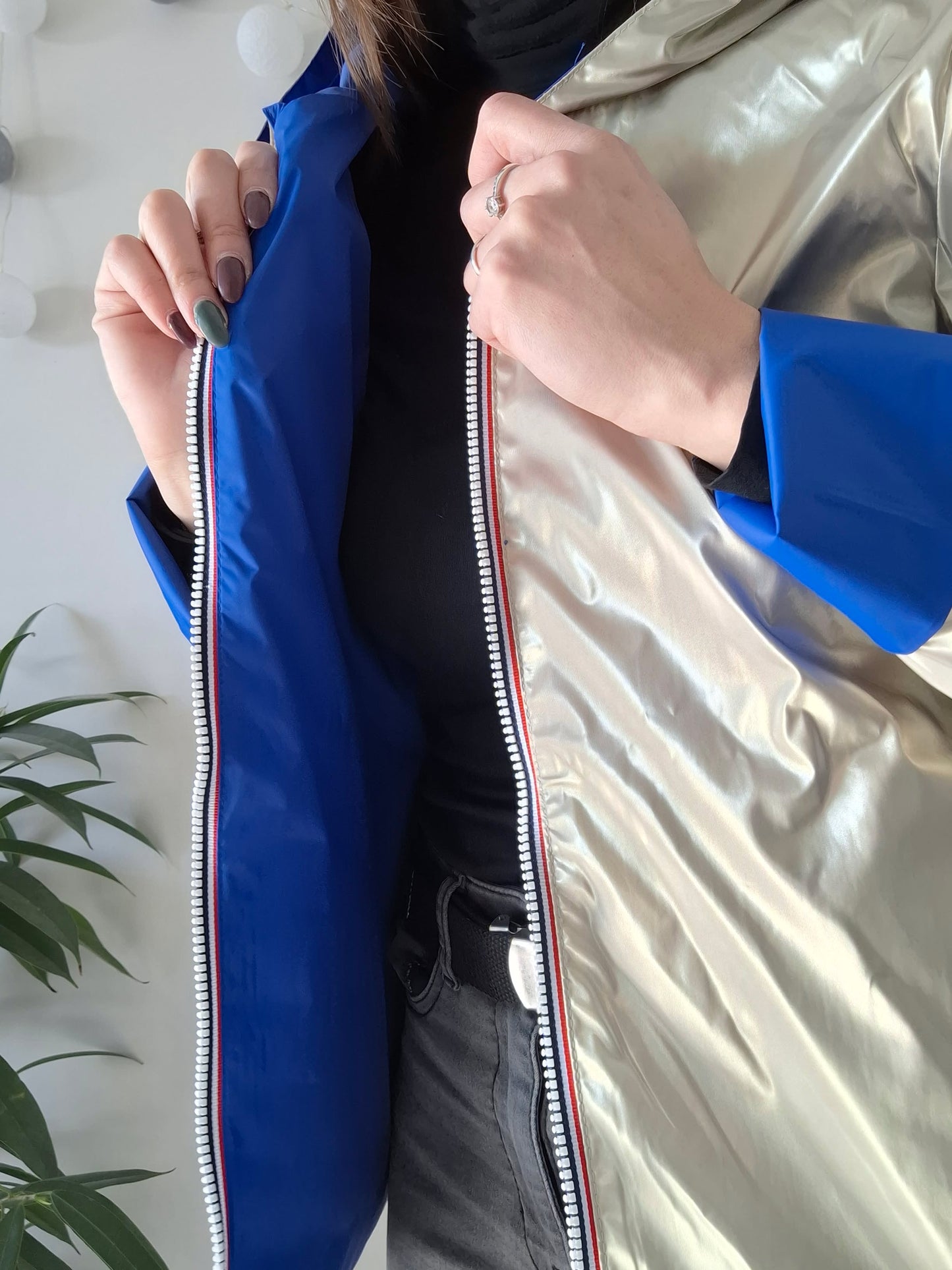 Laura Jo - Imperméable réversible court sans garnissage ouate couleur bleu électrique doré
