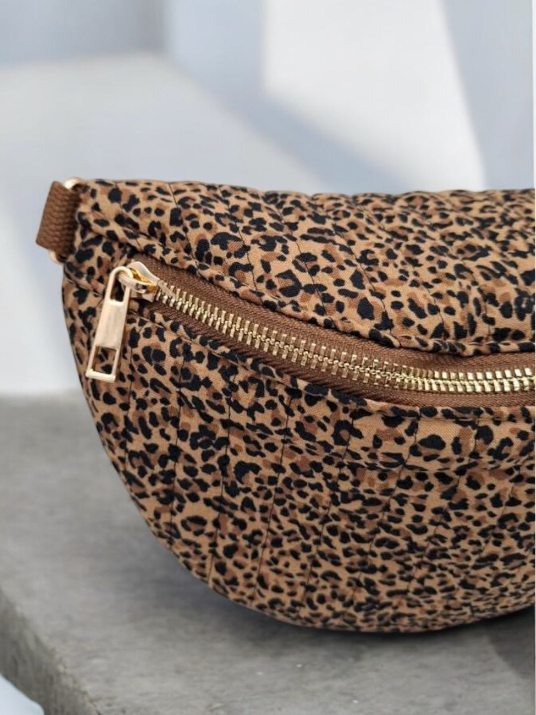 Sac banane camel motifs léopard matelassé en coton