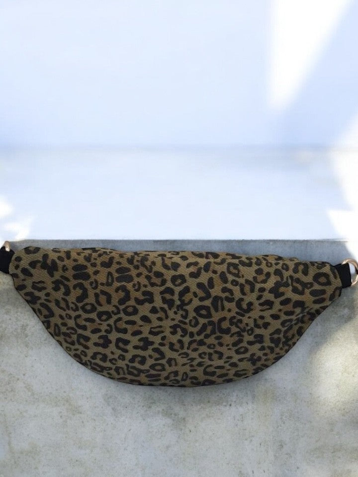 Sac banane en tissu imprimé léopard kaki 2 poches