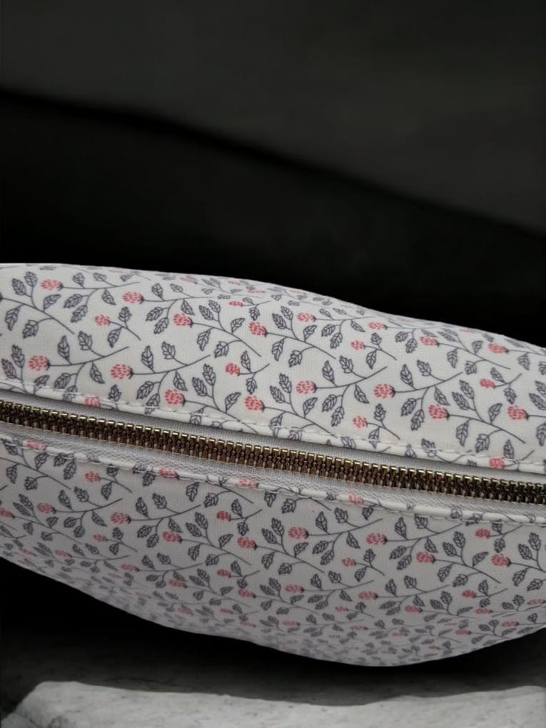 Sac banane en tissu coton liberty blanc motif floral tons rose et gris