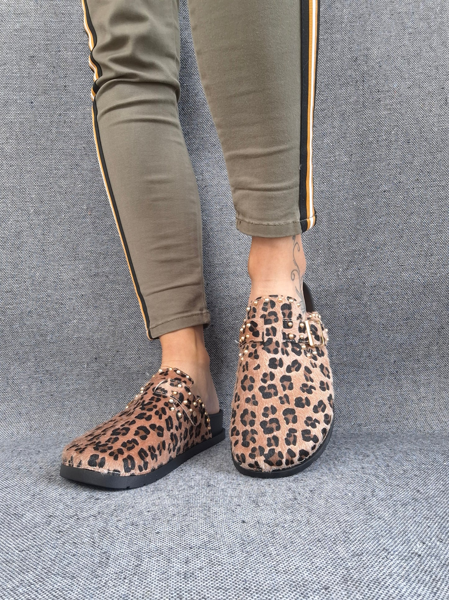 Chaussures sandales fermées type birk léopard à semelle intérieur noire