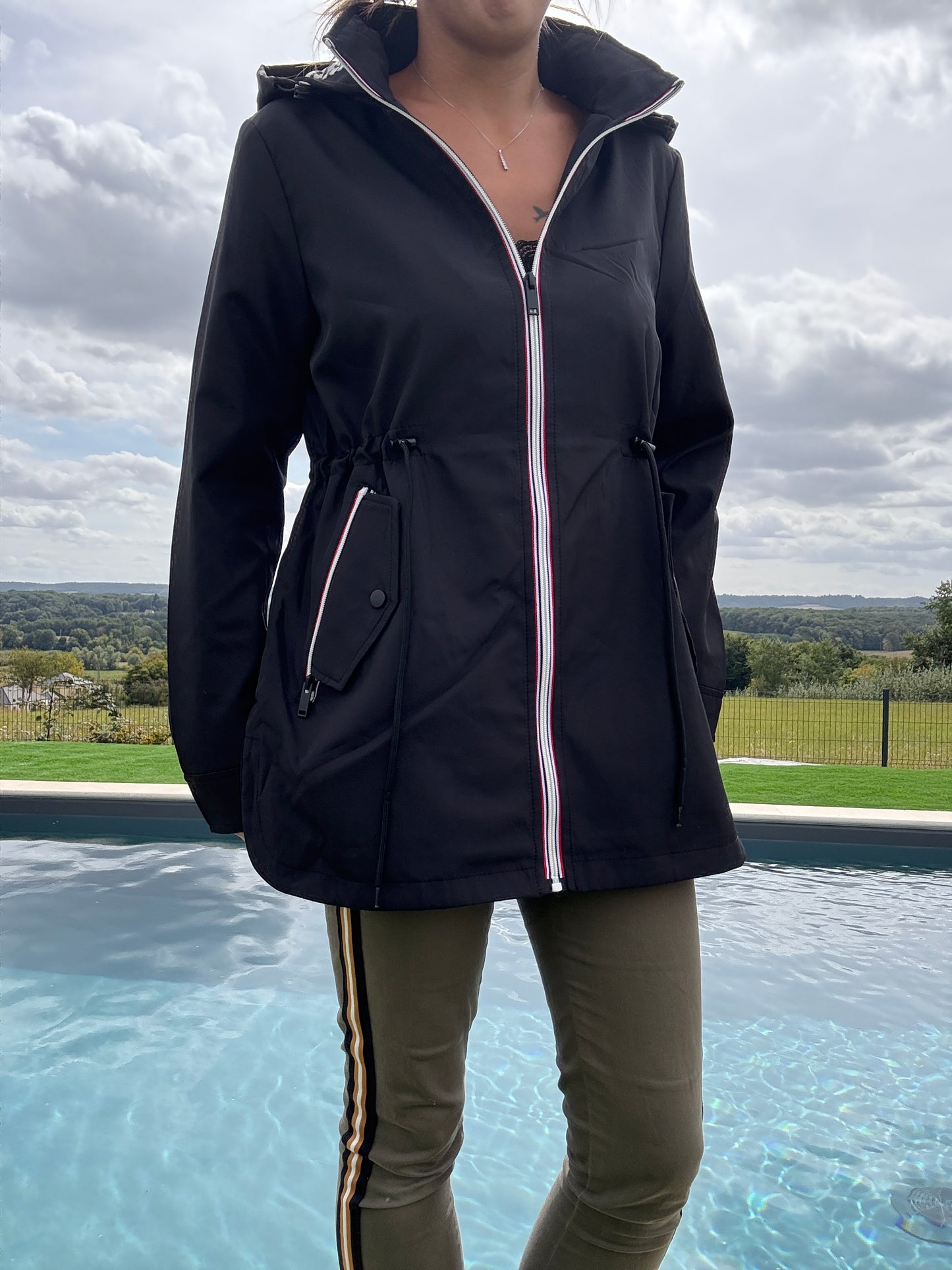New Lolo - Manteau mi long deperlant léger noir capuche intérieur marin rayé noir blanc