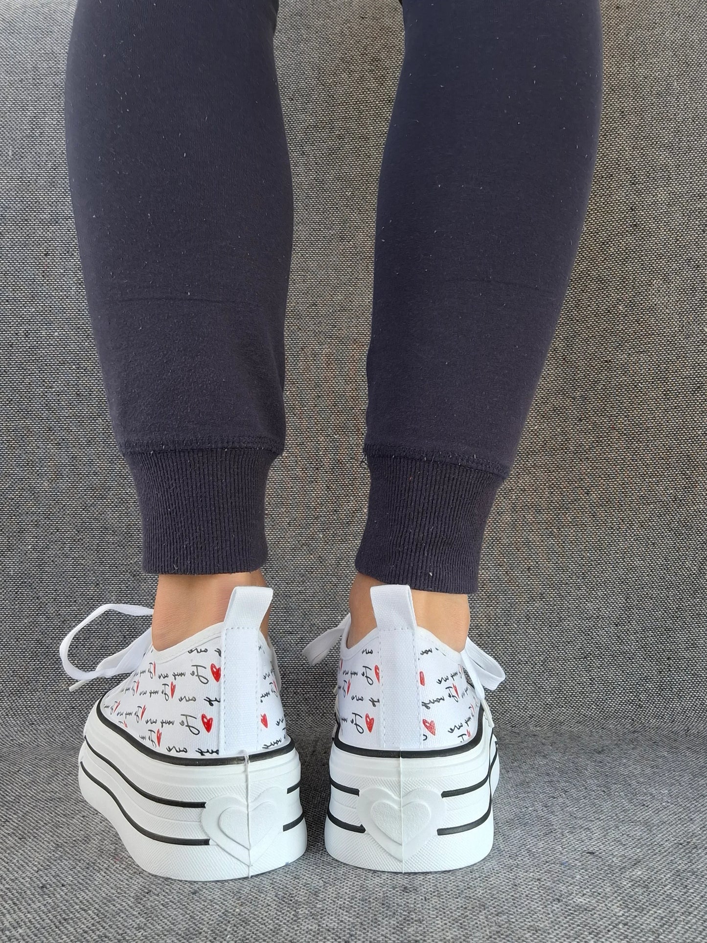 Chaussures baskets basses compensées tissu blanc avec inscription “je vous aime”
