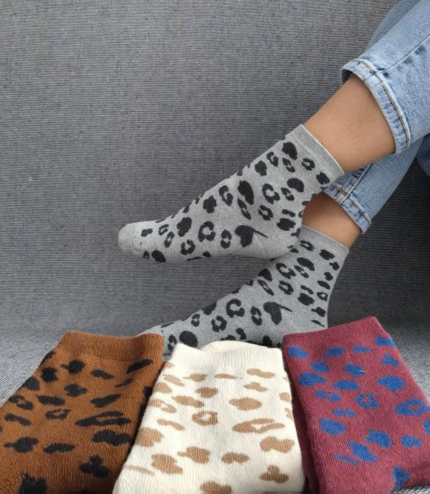 Paire de chaussettes gris en coton à motif léopard noir