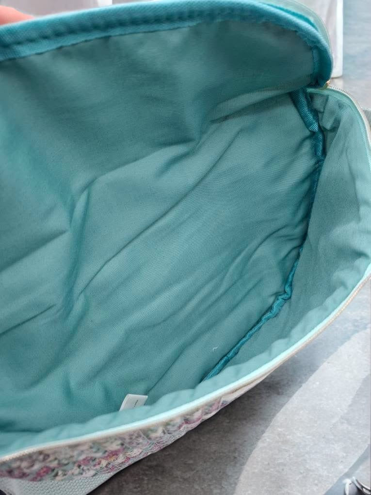 Sac banane en coton liberty fleuri bleu tons rouge « La Ptite cachottière »