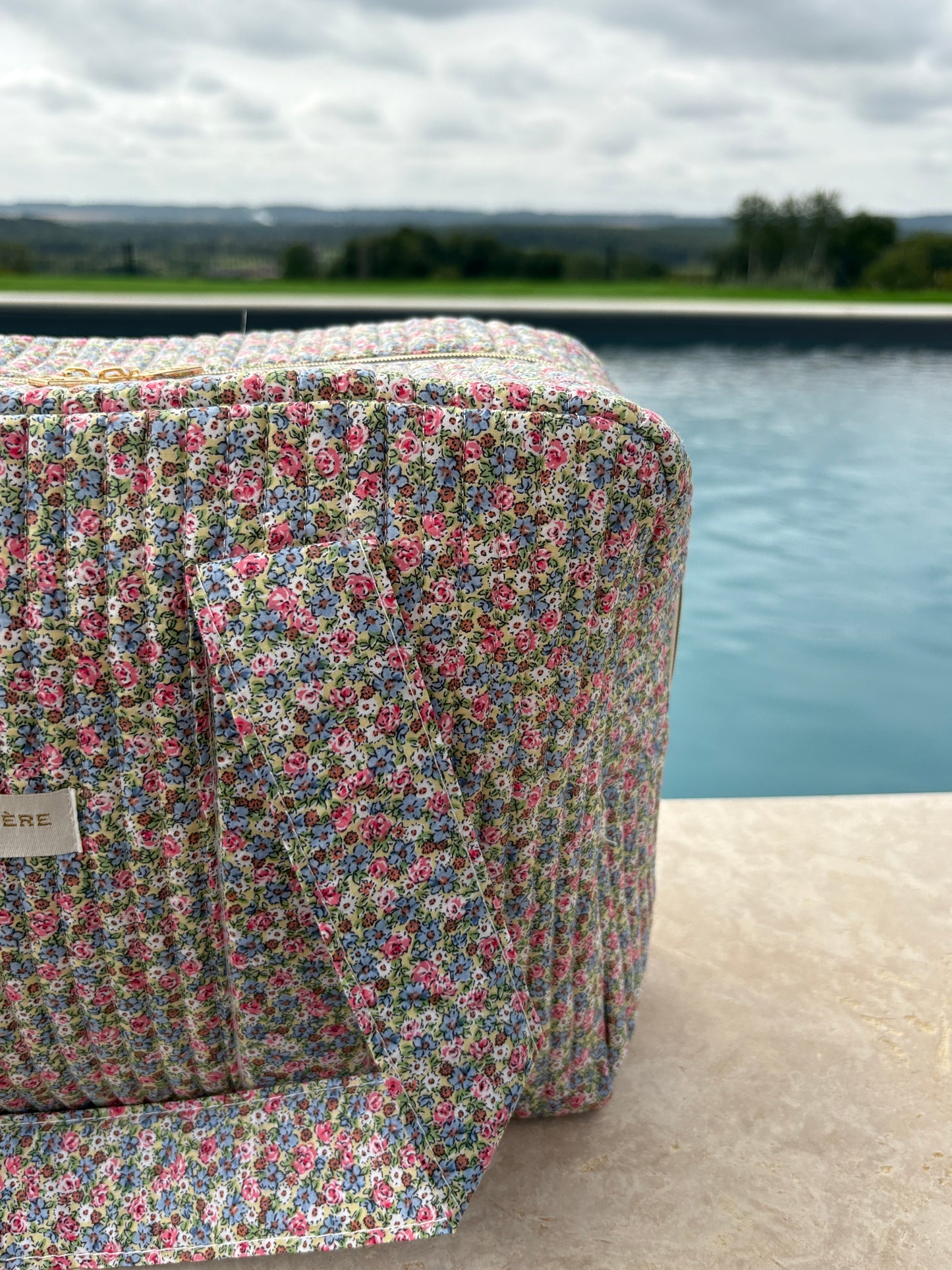 Sac week-end polochon en coton matelassé multicolore liberty fleuri rose bleu et blanc
