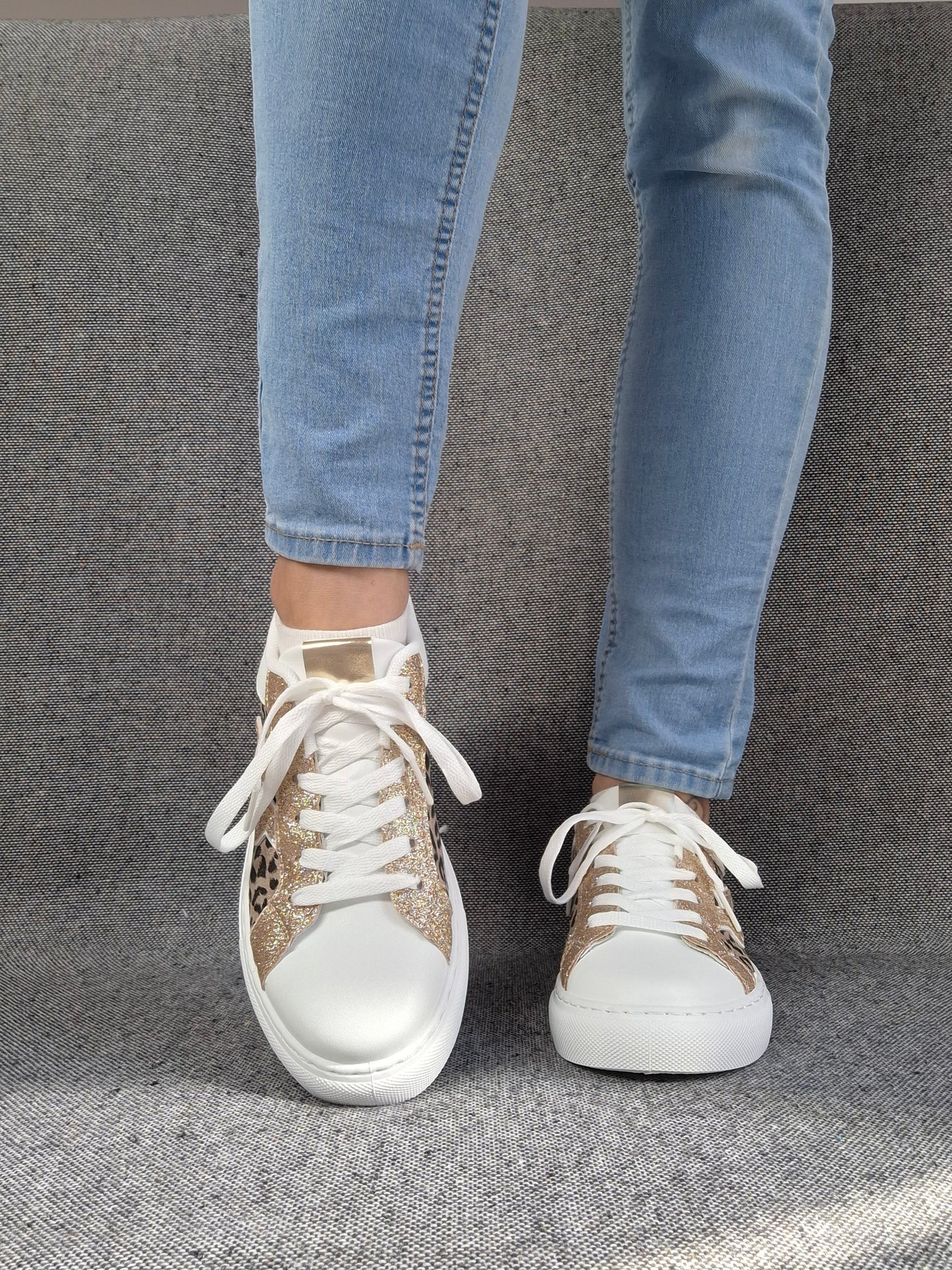 Chaussures baskets blanches beige motif léopard étoile style sneakers