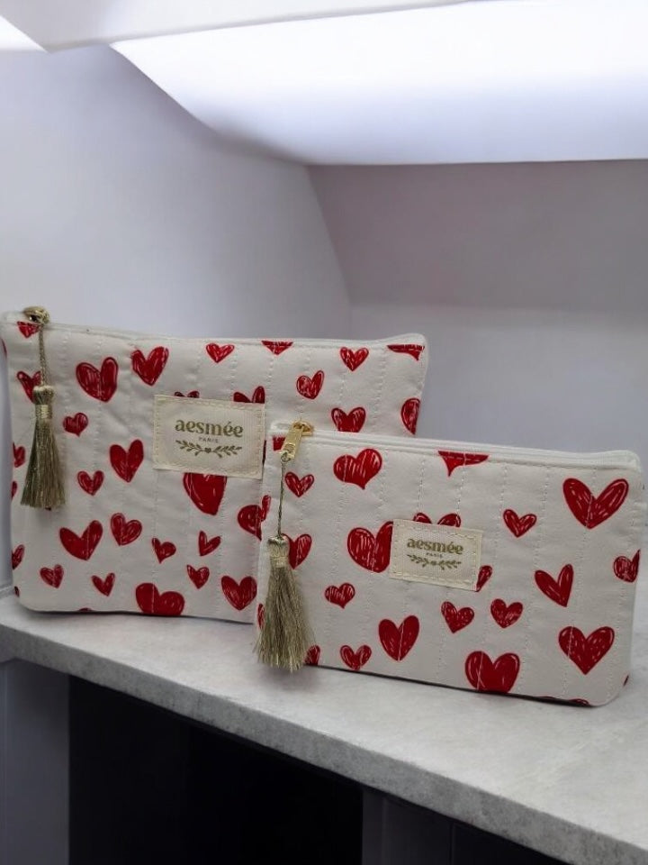 Trousse et pochette en coton à motifs cœurs rouges
