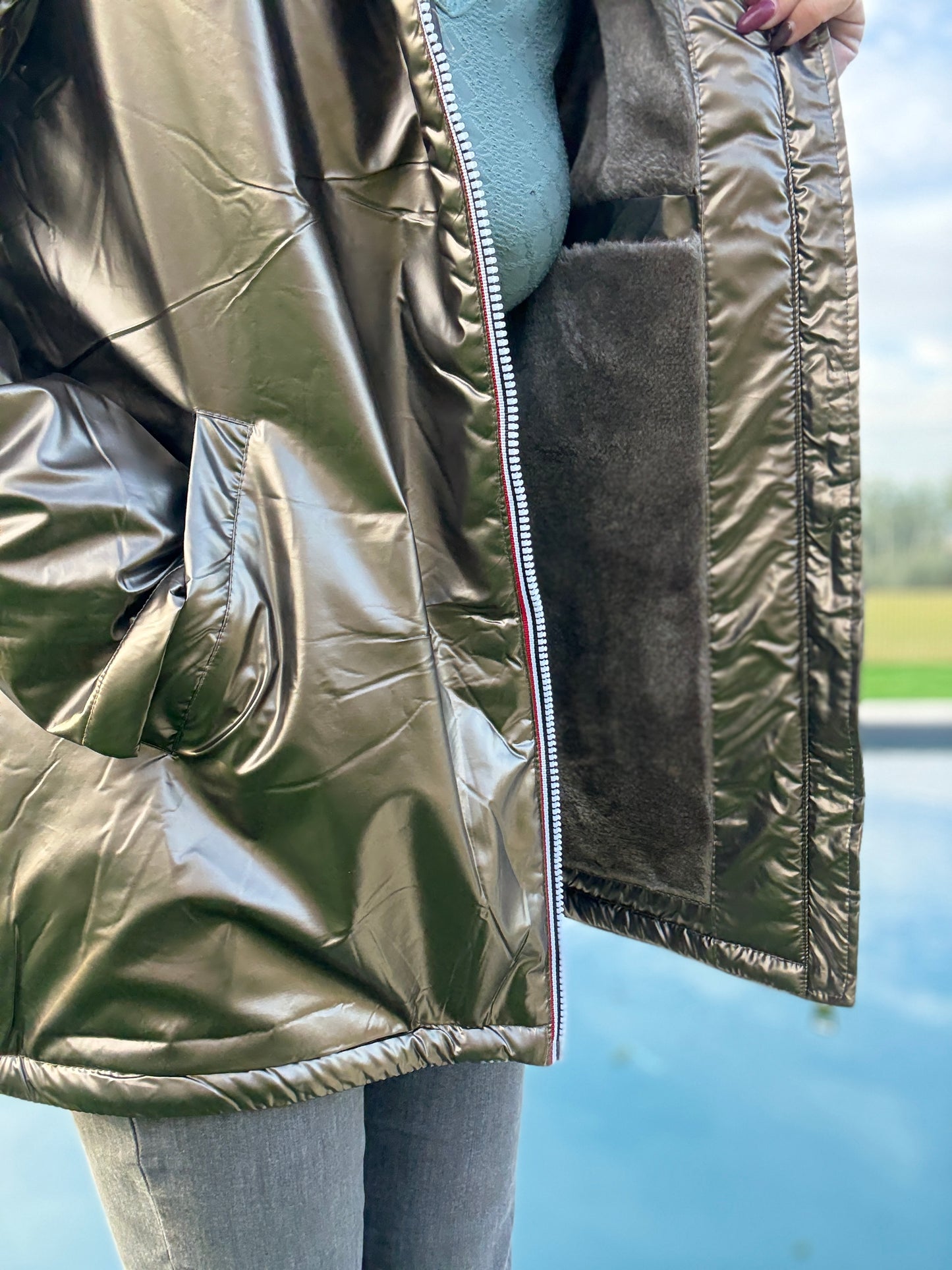 Manteau imperméable mi long fourré en fausse fourrure gold bronze - Curvy