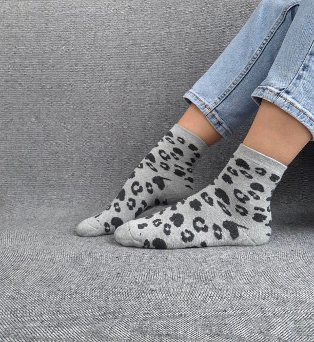 Paire de chaussettes gris en coton à motif léopard noir