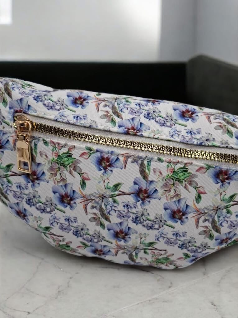 Sac banane en tissu coton liberty blanc à motif floral à tons bleus