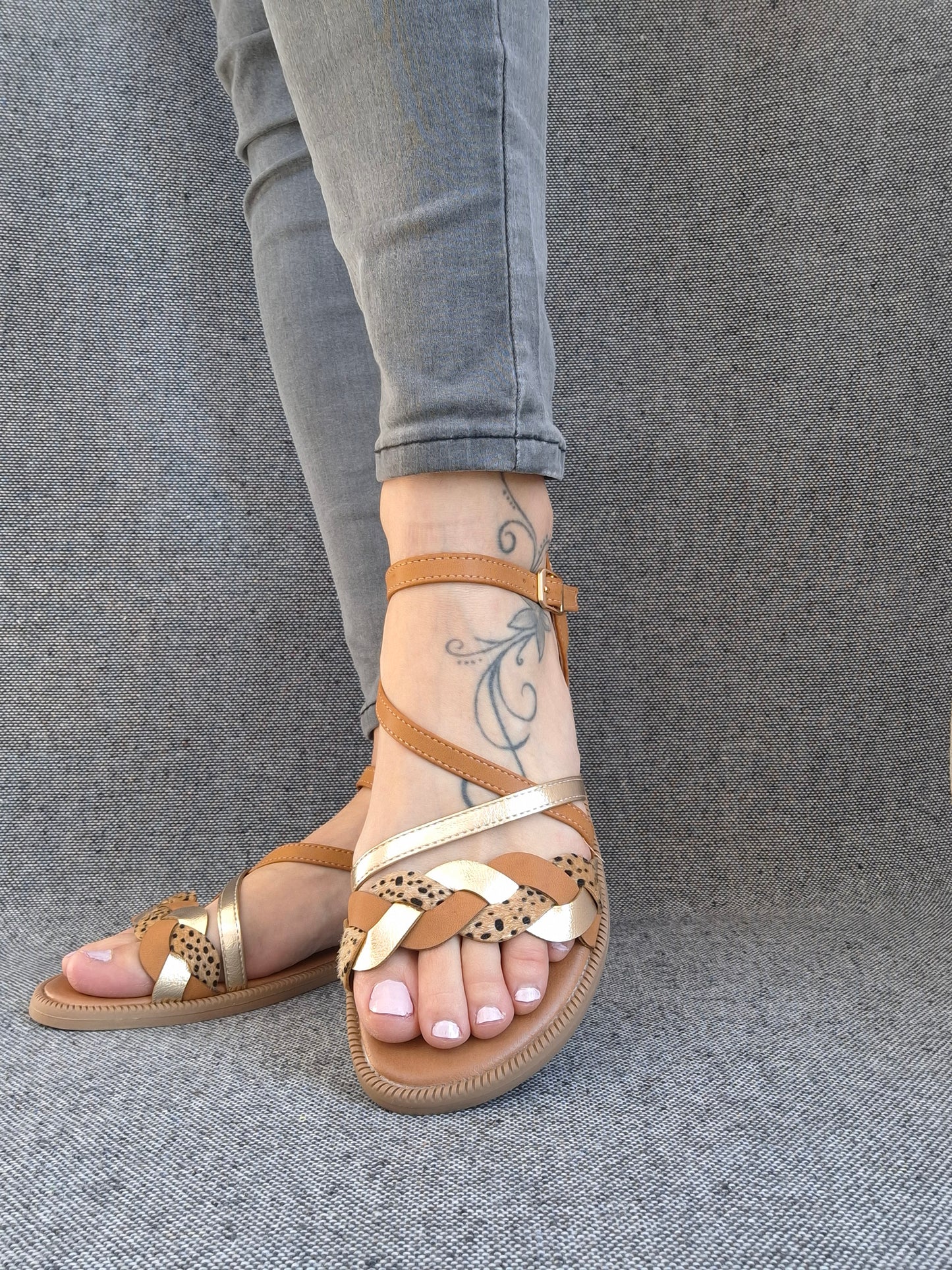 Chaussures sandales à brides camel doré et léopard toucher poil