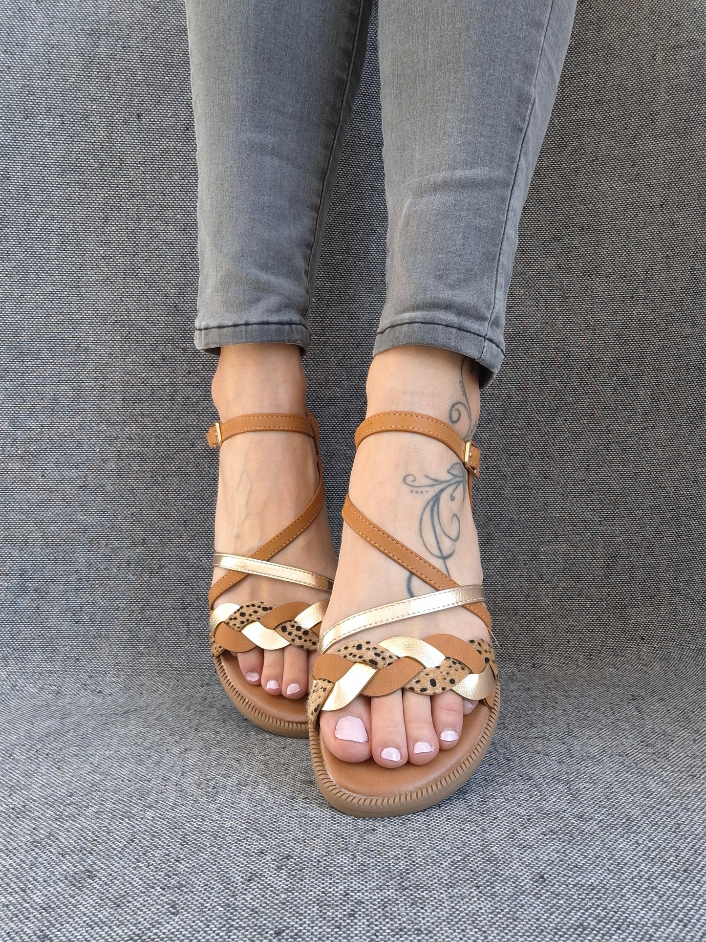 Chaussures sandales à brides camel doré et léopard toucher poil