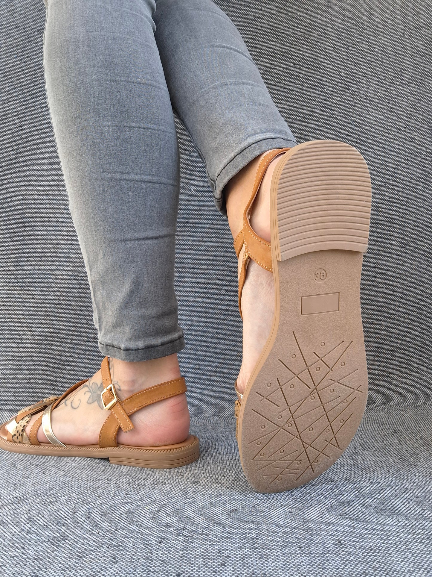 Chaussures sandales à brides camel doré et léopard toucher poil