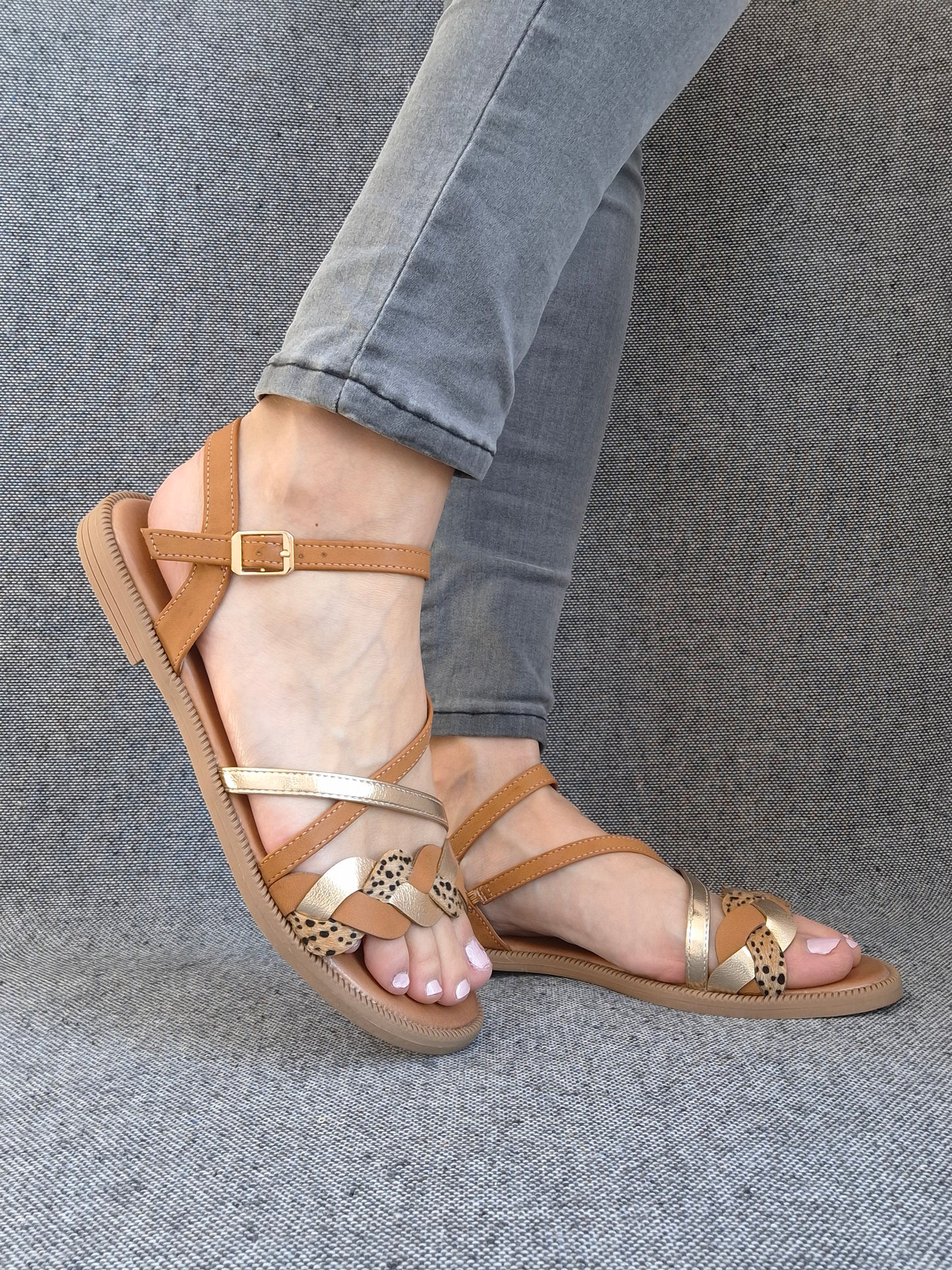 Chaussures sandales à brides camel doré et léopard toucher poil