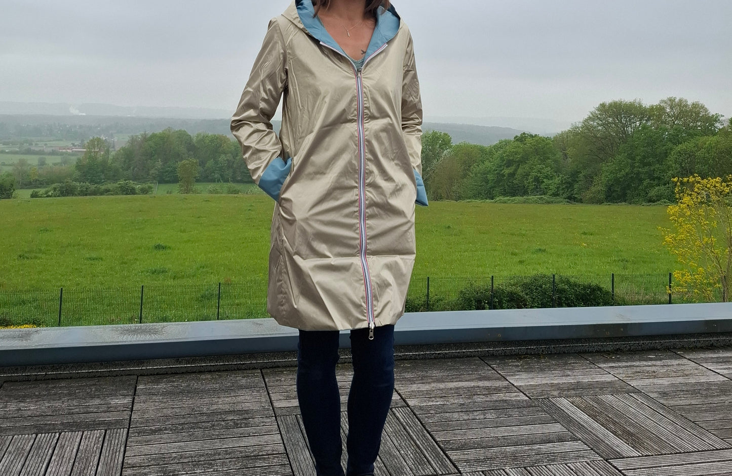 Laura Jo - Imperméable réversible long sans garnissage ouate couleur bleu ciel/doré