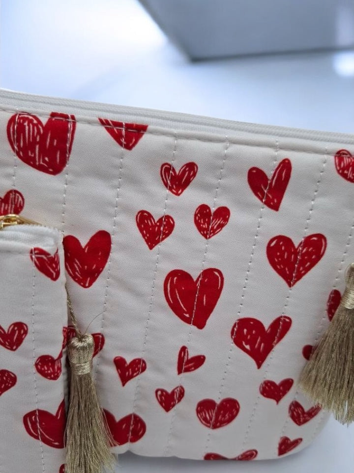 Trousse et pochette en coton à motifs cœurs rouges