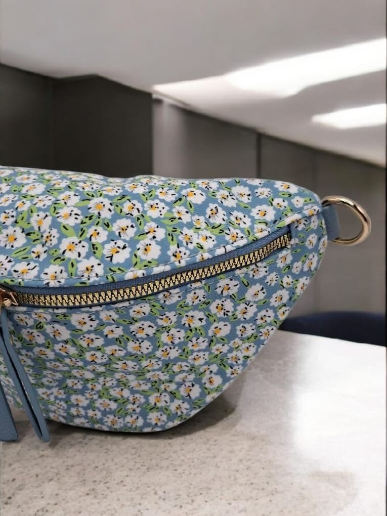 Sac banane en tissu coton liberty bleu motif fleuri blanc