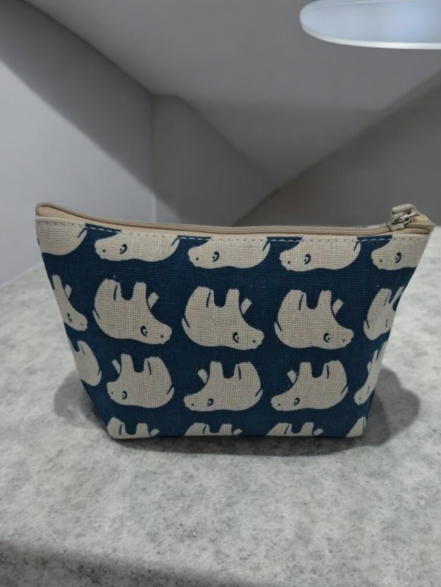 Trousse en coton motif ours polaires blancs sur fond bleu
